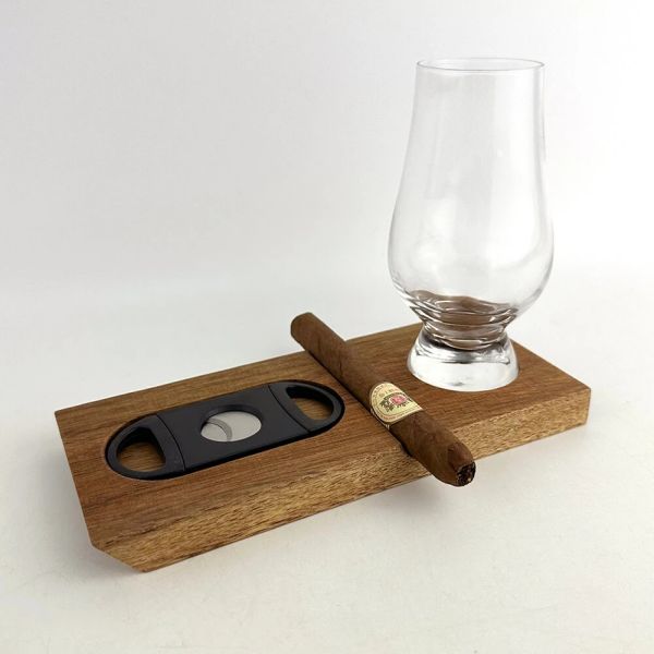 Wine glass gift set with cigar cutter-